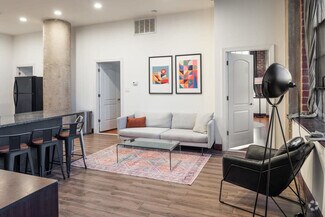 Building Photo - 525 N 11th St