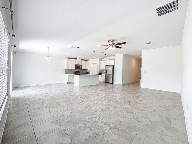 Building Photo - 4/2 Groveland Home with Solar Panels