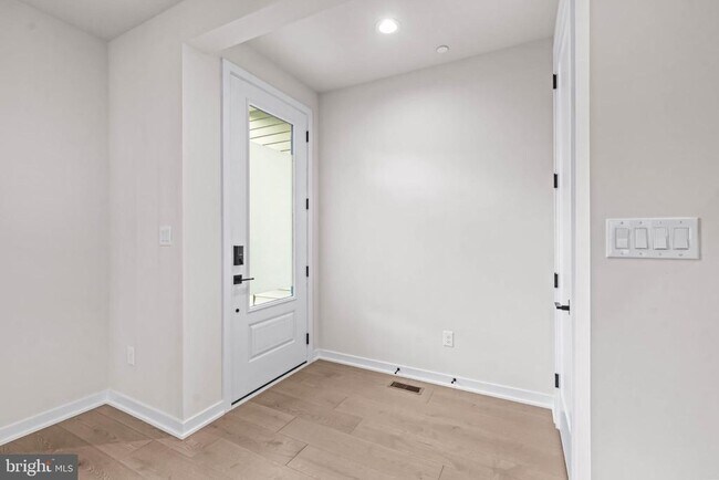 Building Photo - 315 Gilman St