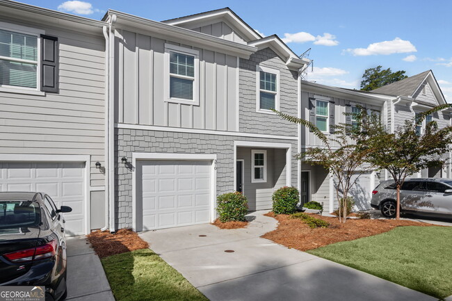 Building Photo - 370 Penn Sta Wy