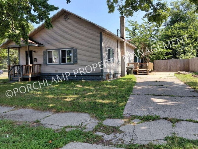 Building Photo - 1184 Pine St
