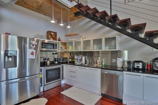 Foto del edificio - 10 SW South River Dr