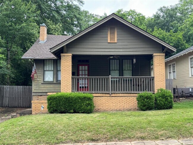 Foto del edificio - 323 Finley Ave