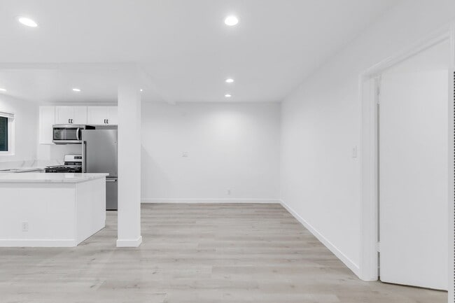 Building Photo - 1138 Cardiff Ave