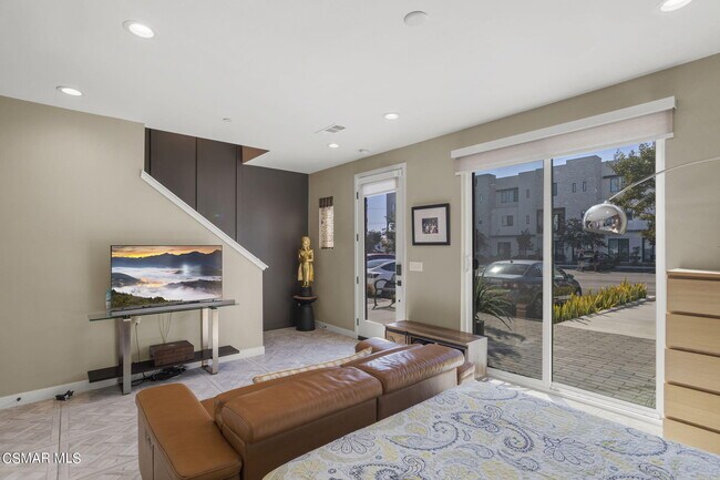 Building Photo - 2061 Rosecrans Ave
