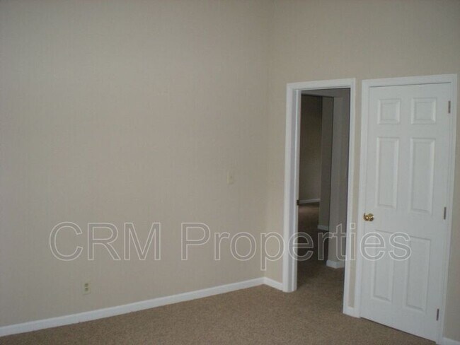 Building Photo - 904 N Indiana Ave