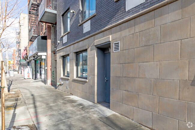 Walkway - 4656 Park Ave
