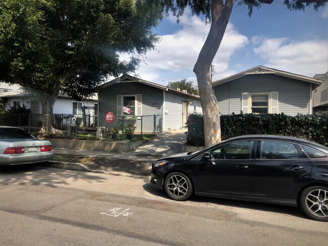 Avenida College - 3852 College Ave