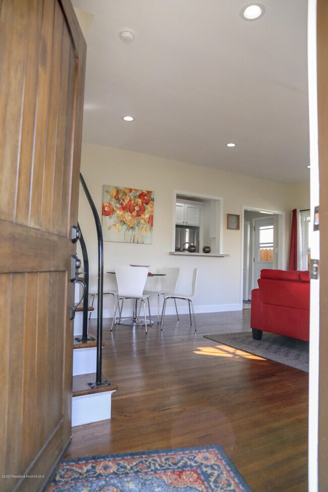 Building Photo - 5400 La Cresta Ct