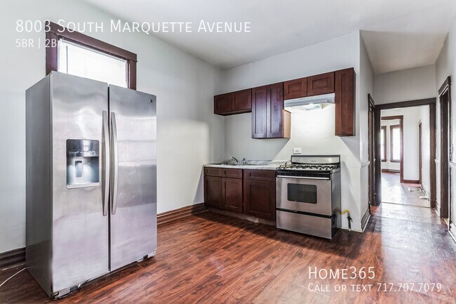 Building Photo - Charming Single-Family Home with Huge Yard!