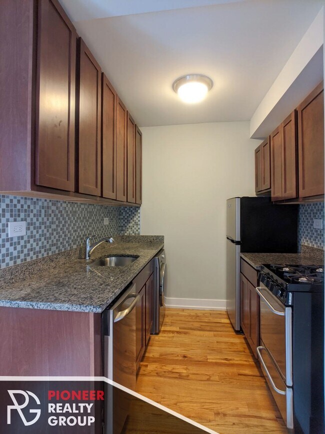 Foto del edificio - 2450 N Clark St