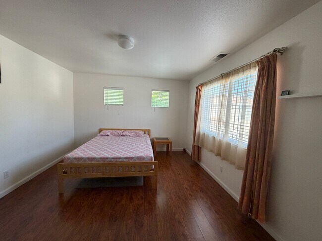 Foto del edificio - 2229 Lenox Pl