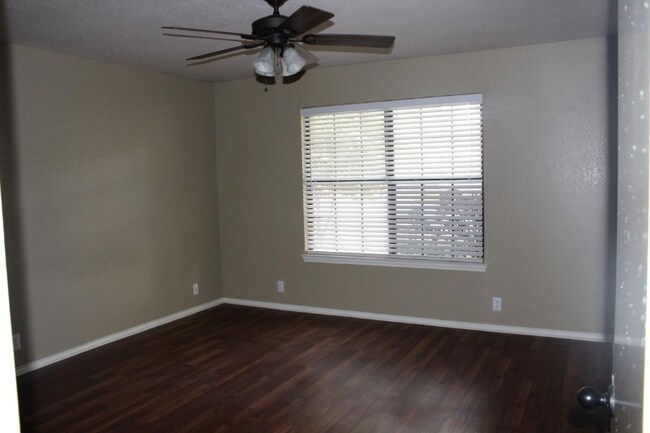 Foto del edificio - 4306 Gleneagles Dr