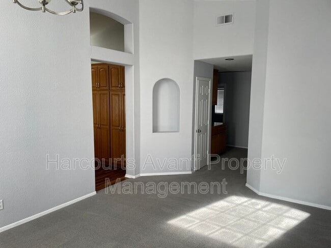 Building Photo - 888 W Felicita Ave