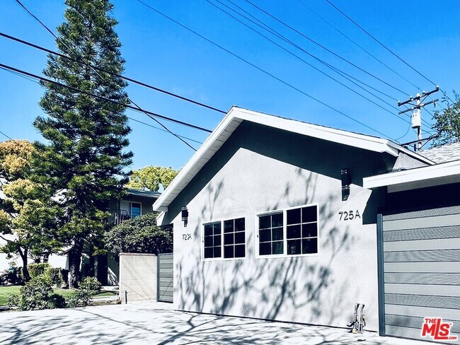 Building Photo - 723 W California Ave