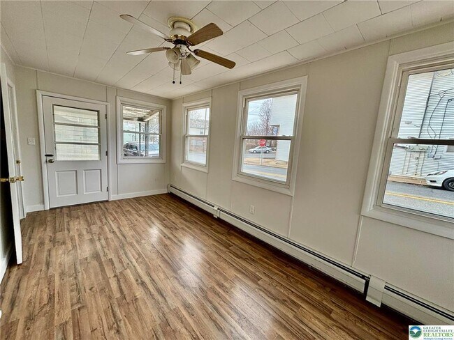 Foto del edificio - 14 W Main St