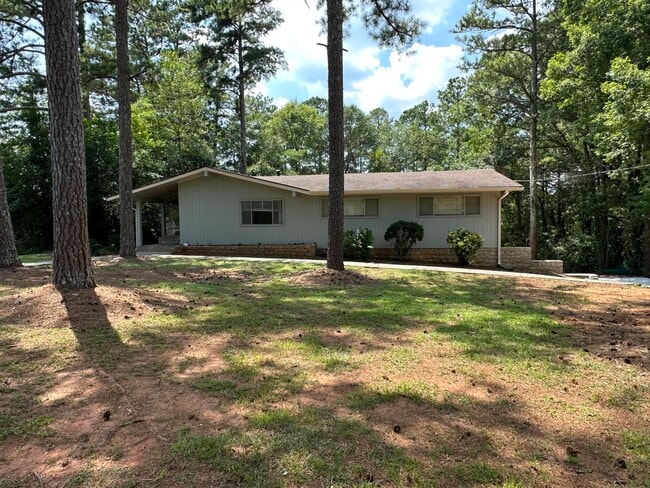 Building Photo - 101 Summit Dr
