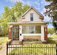 Building Photo - 127 Elm St