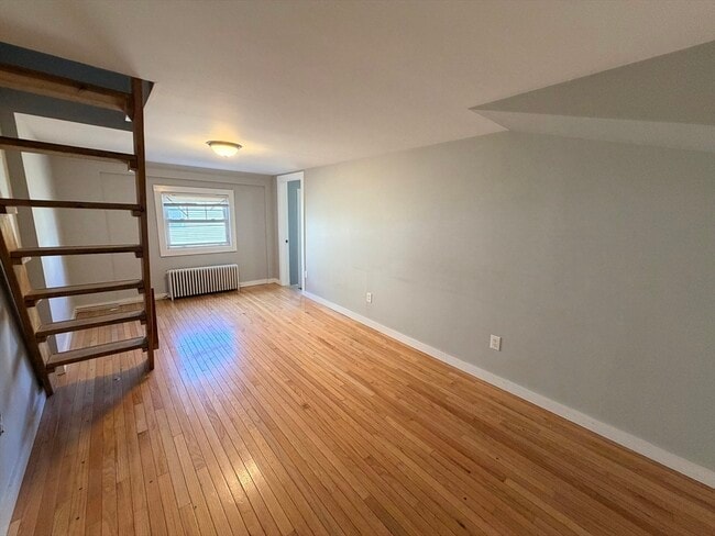 Building Photo - 146 Village St