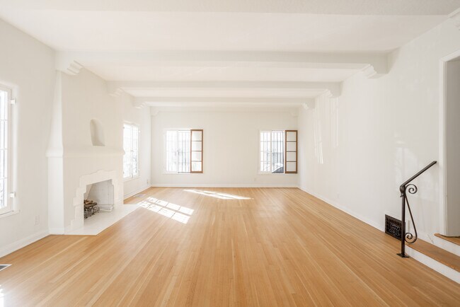 Foto del edificio - 165 S Mansfield Ave