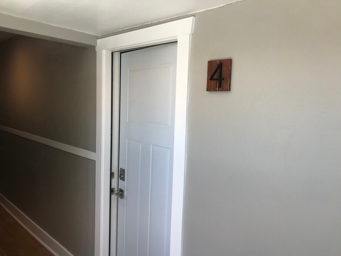 Entry - 554 W Fremont St