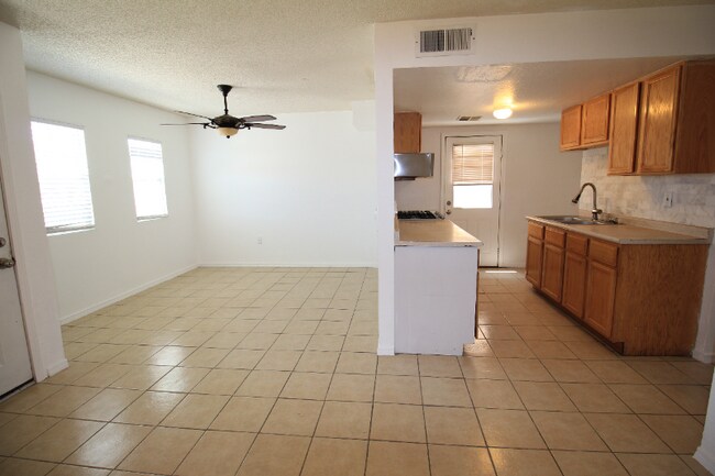 Building Photo - 11027 Oasis Dr
