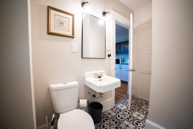 Building Photo - 801 E Marion St