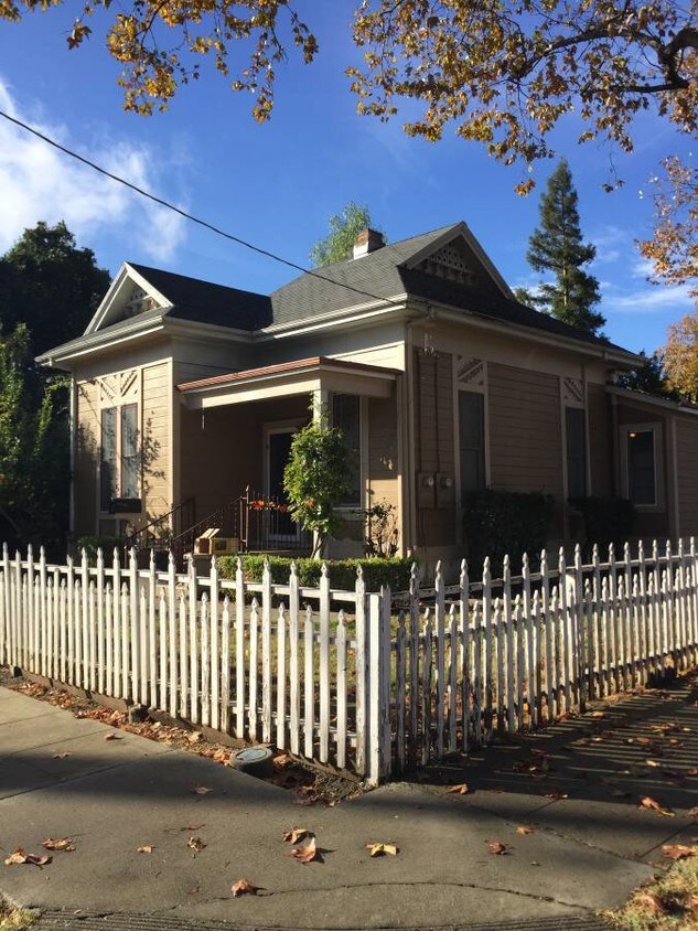 Front of House - 804 4th St
