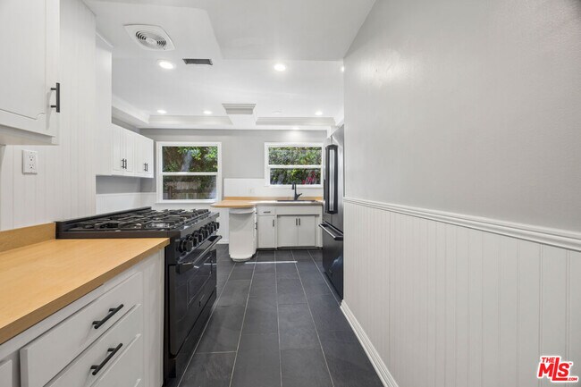 Foto del edificio - 3262 Woodbine St