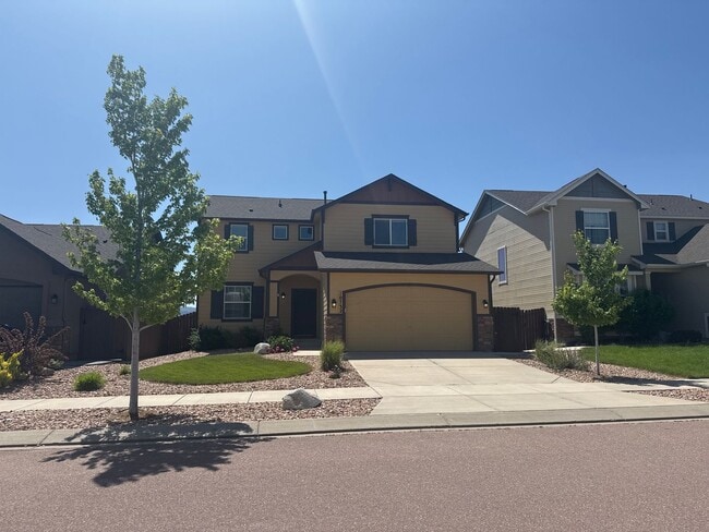 Building Photo - Pine Creek Beauty! 5 bedroom, 3.5 bath, 2 car