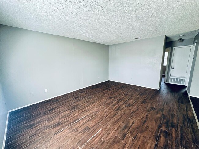 Foto del edificio - 4901 Merritt Cir