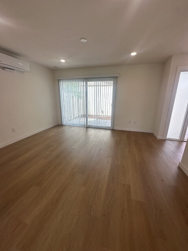 Building Photo - $3,990- 3 Bed / 2.5 Bath Renovated Townhome in Poway