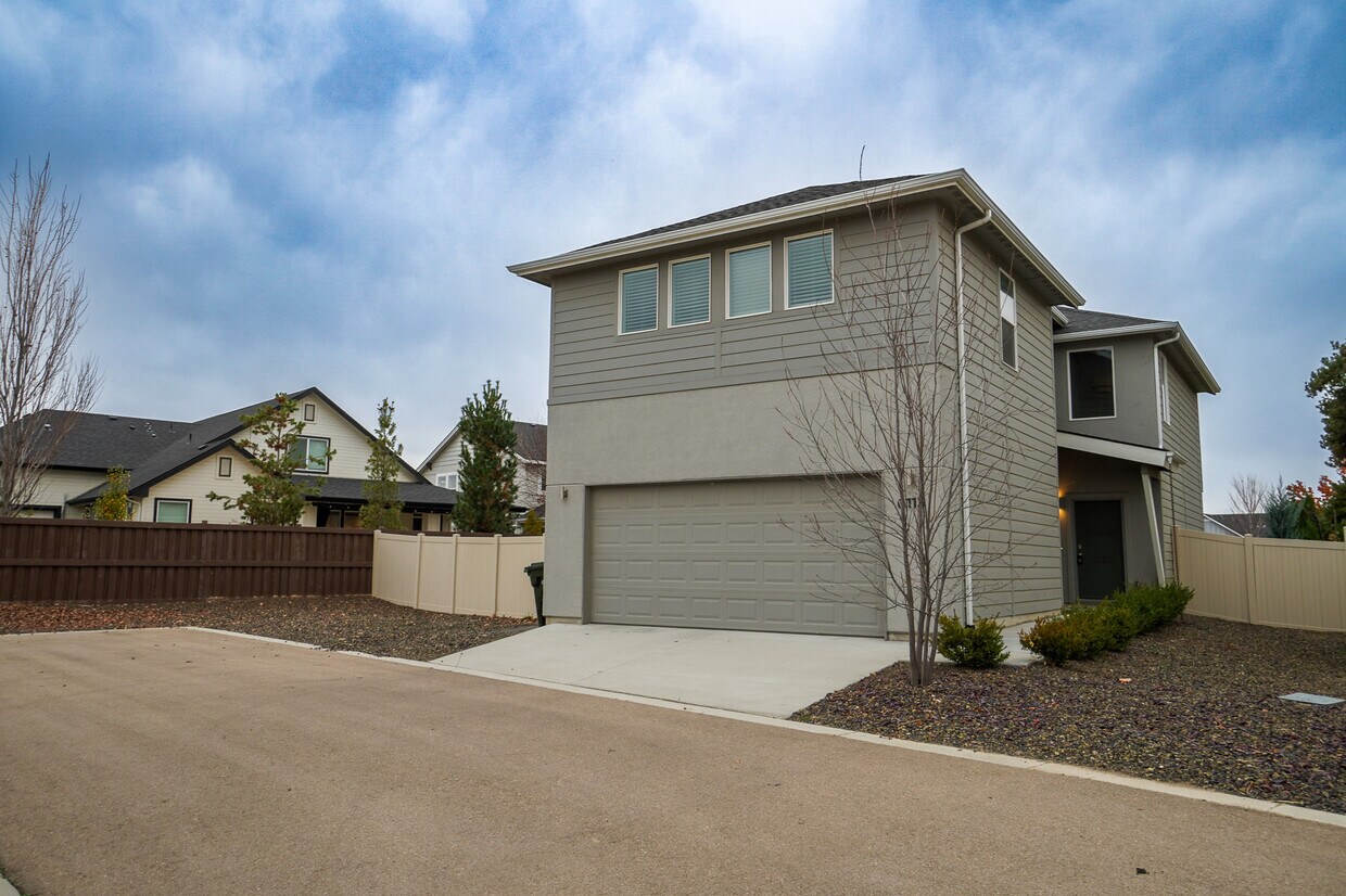 Foto principal - 6113 N Colosseum Ave