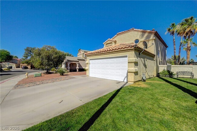 Building Photo - 2064 Waverly Cir