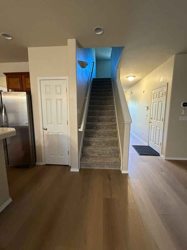 Building Photo - 413 Roger Smith Dr