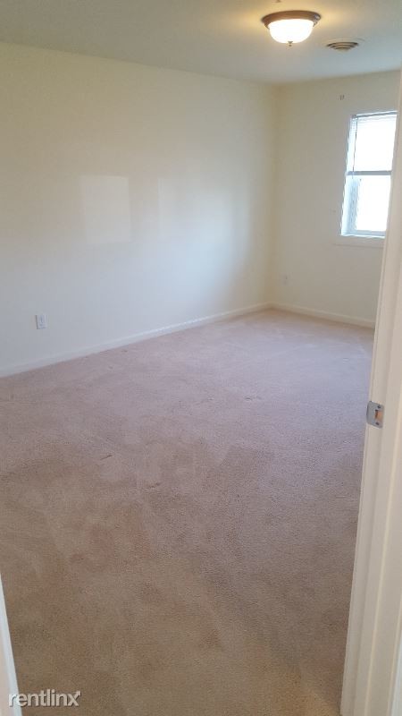 Foto del edificio - 124 Lilac Ln