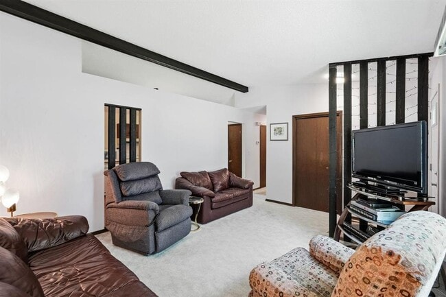 Building Photo - 27 Marchant Cres