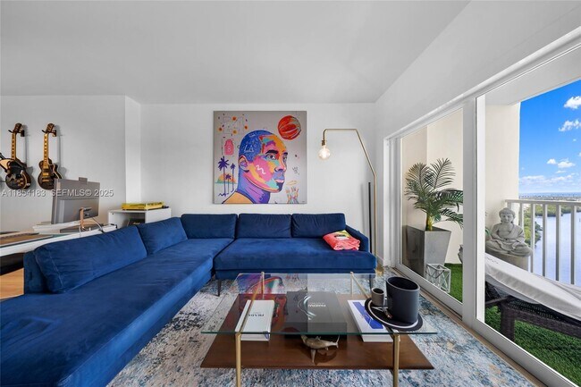 Foto del edificio - 300 Bayview Dr