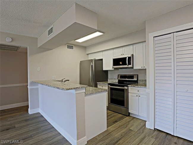 Building Photo - 5309 Summerlin Rd