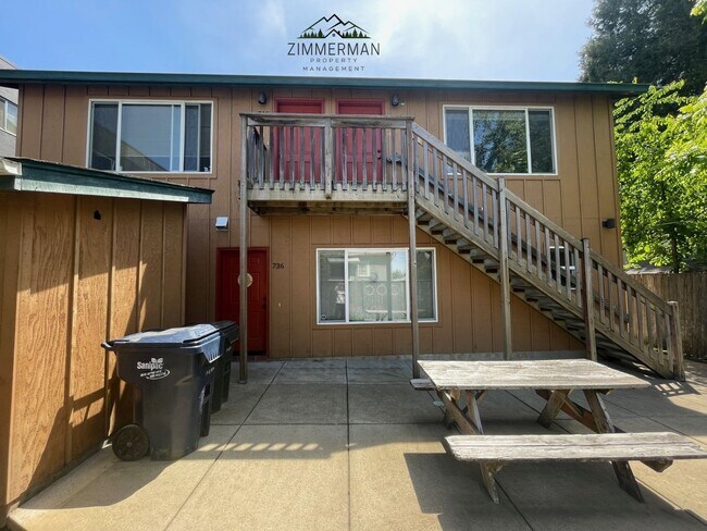 Foto del edificio - 2 bedroom 1 bathroom townhouse