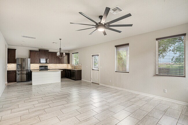 Foto del edificio - 533 Sand Trail St