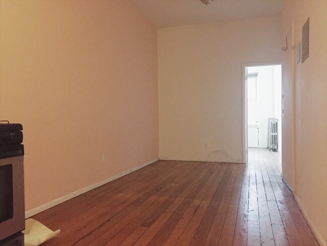 Building Photo - 239 Kingsland Ave
