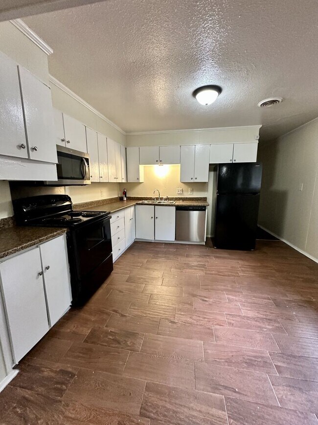 Building Photo - Nice 4 Bedroom Home in North Jackson!