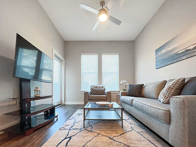 Building Photo - 2615 N Grady Ave