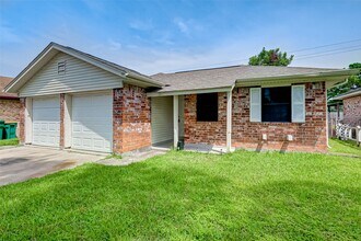 Building Photo - 4739 Parkland St