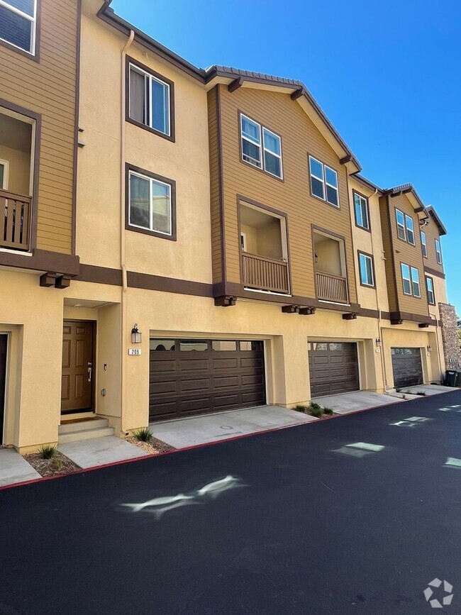 Building Photo - 209 Mission Villas Rd