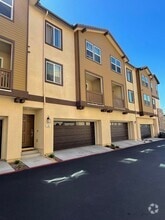 Building Photo - 209 Mission Villas Rd