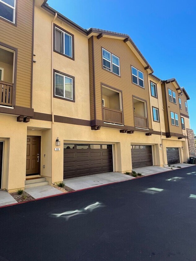 Foto principal - 2 Bed Townhouse in San Marcos