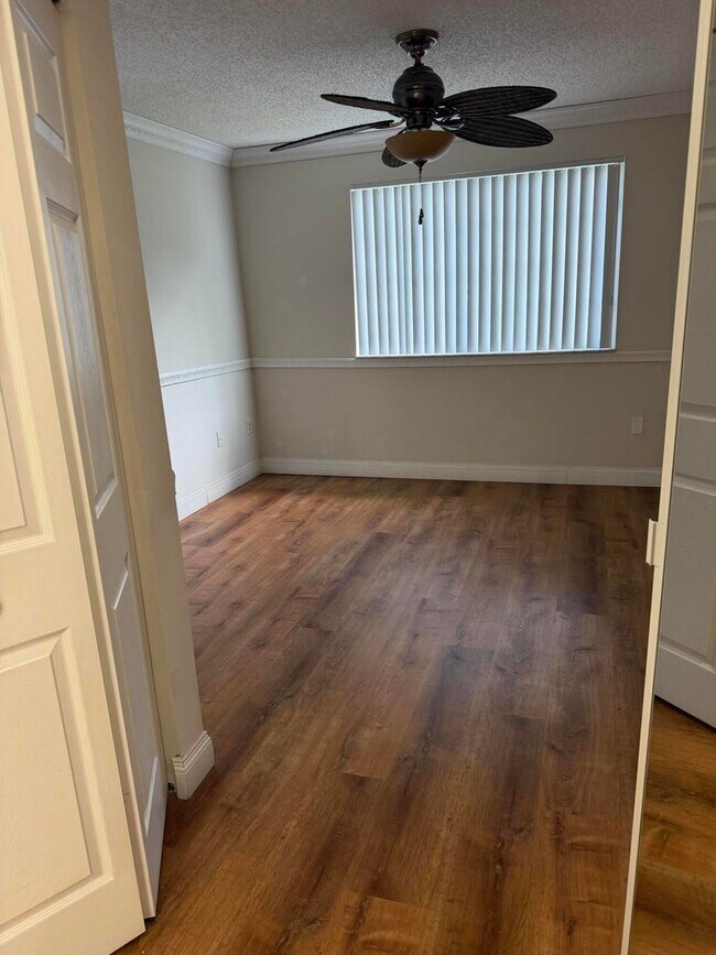 Building Photo - 1500 Crestwood Ct S