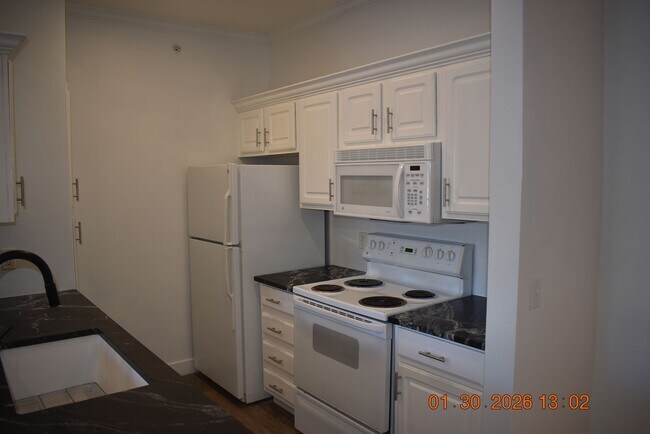 Foto del edificio - Beautiful Ground Floor Condo in Falling Water Condominiums!!